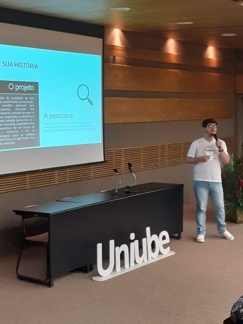 Imagem representando a apresentação do projeto conte sua história