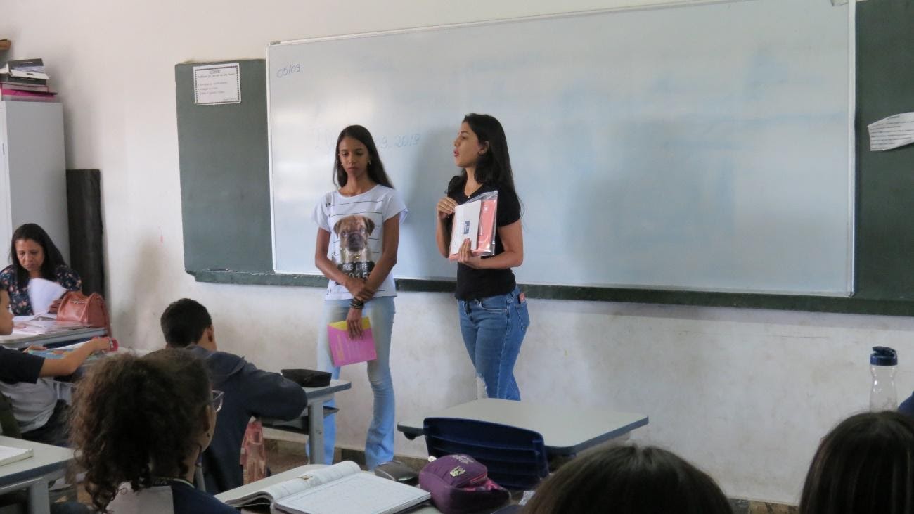 Imagem representando uma apresentação para os alunos no projeto Fiel Camarada