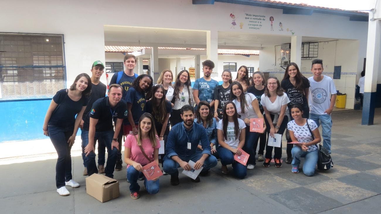 Imagem representando um grupo de alunos no projeto Fiel Camarada