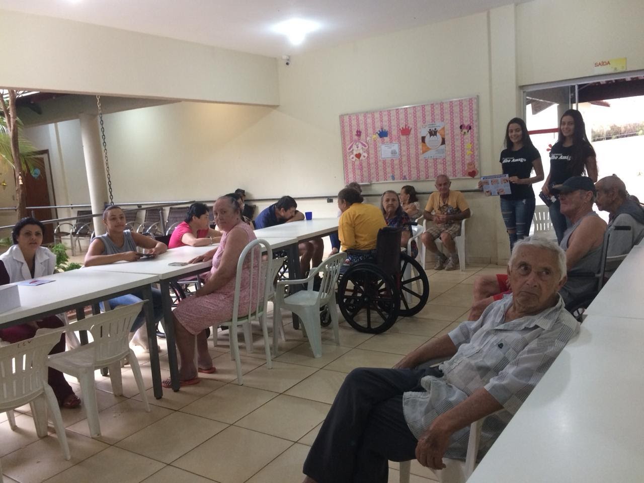 Imagem representando idosos no asilo