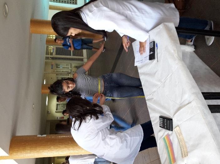 Imagem representando uma medição de cintura no projeto fórmula do cuidado