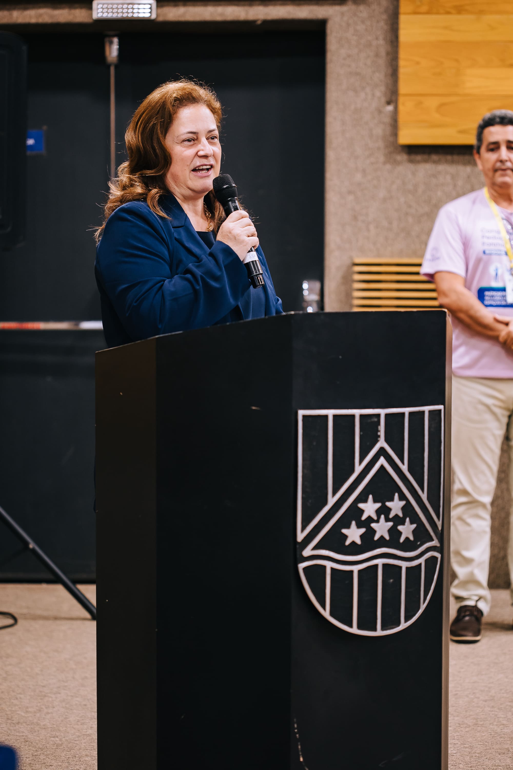 Palestrante no púlpito durante o Congresso de Pedagogia e Formação Docente