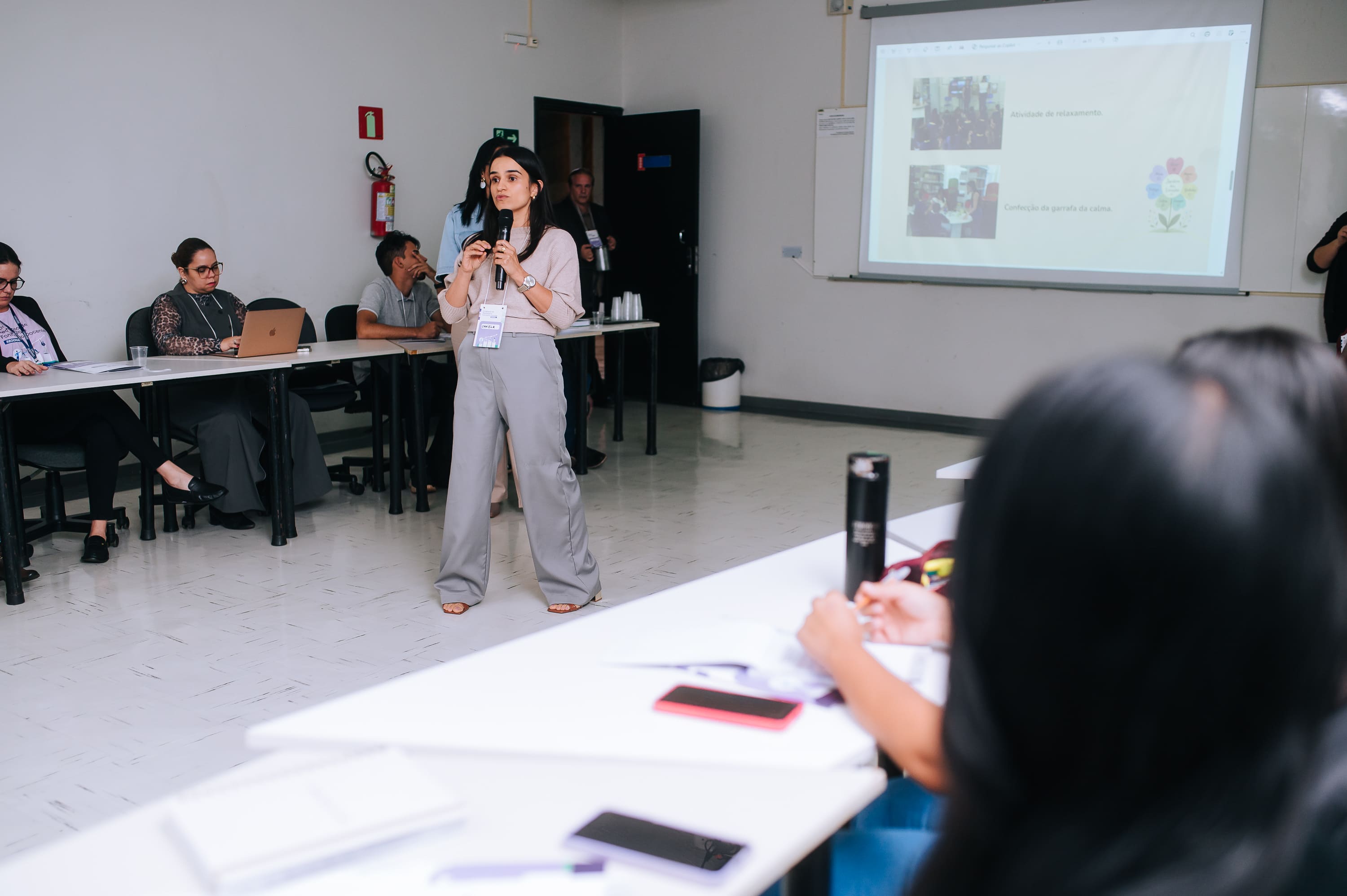 Apresentação de trabalho em sala durante o Congresso de Pedagogia
