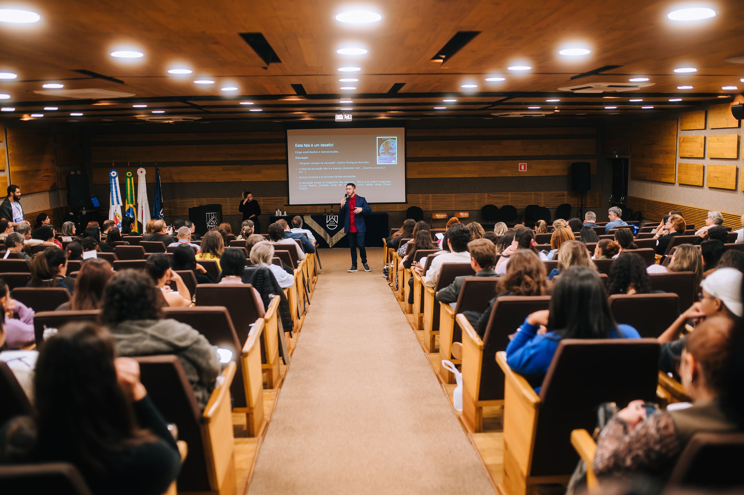Vista geral do auditório durante atividade do Congresso de Pedagogia