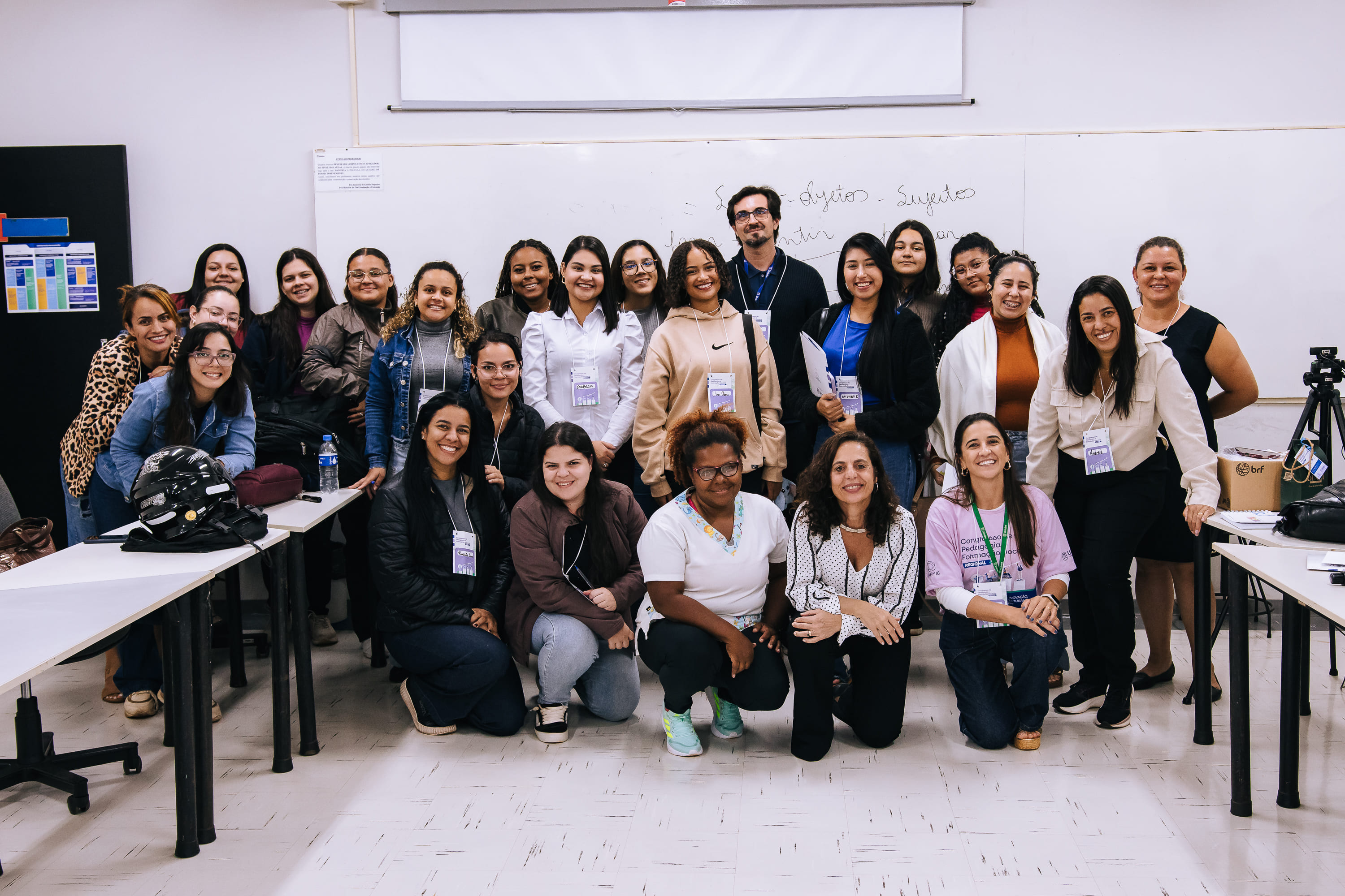 Grupo de participantes reunido para foto durante o Congresso de Pedagogia